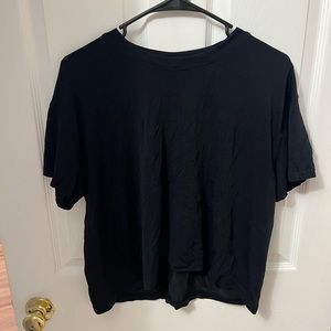 Lululemon train to be top in black